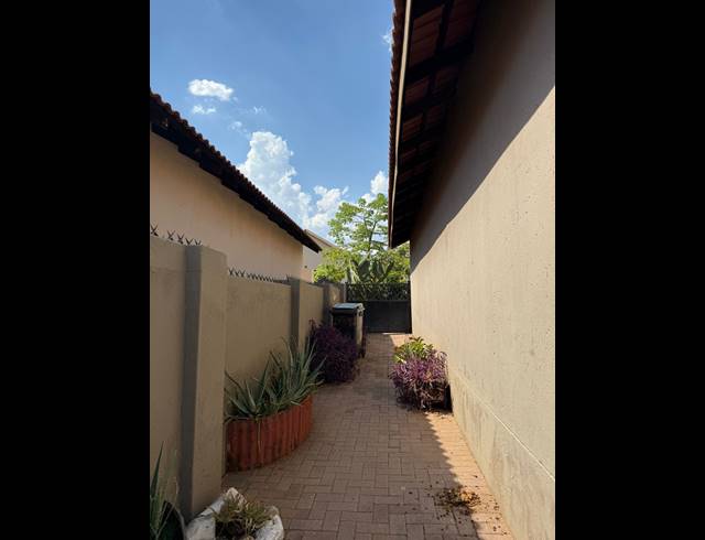 3 BEDROOM GATED ESTATE FOR SALE IN MELODIE
